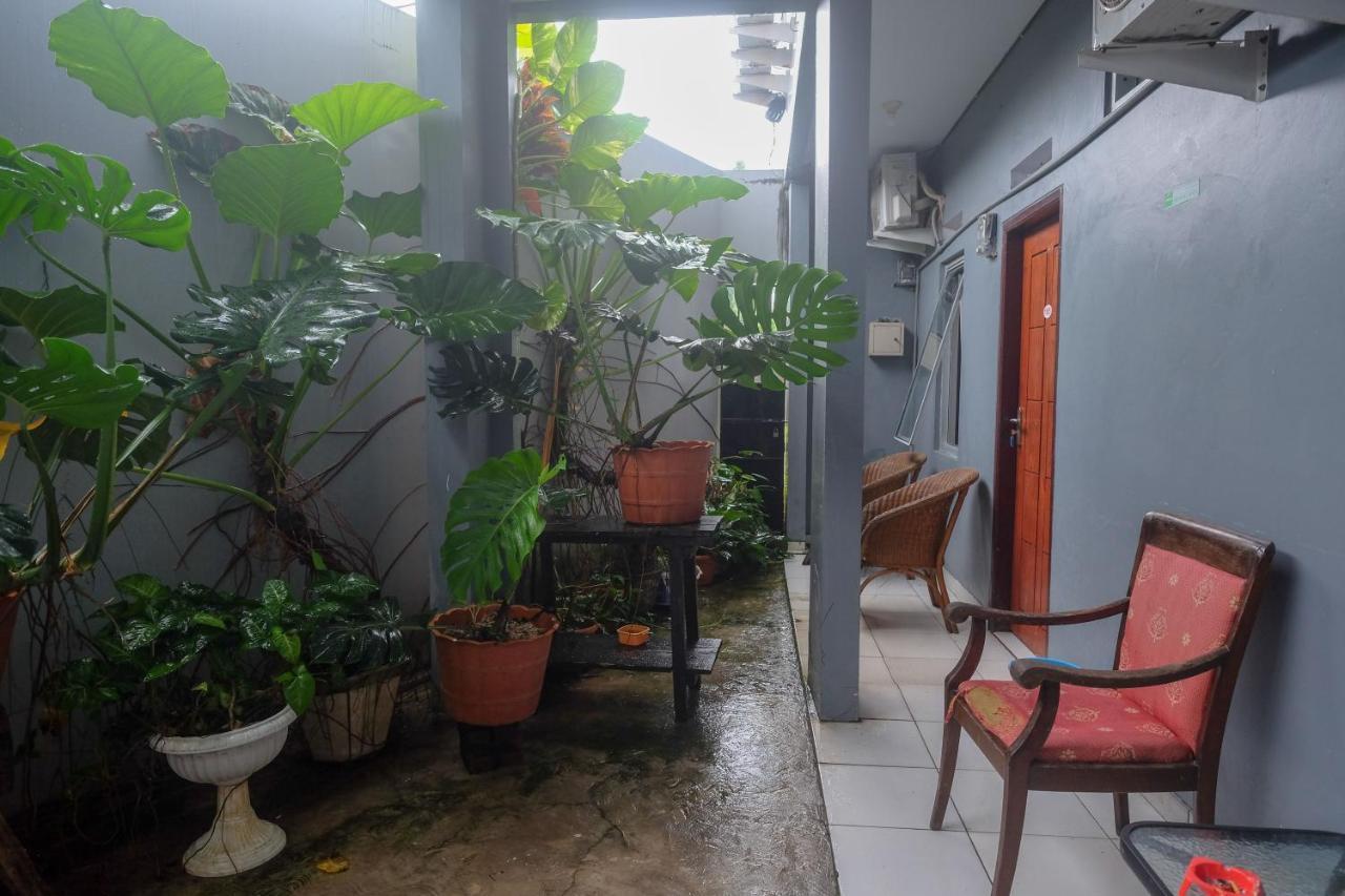 Hotel Reddoorz At Lapangan Bandara Sam Ratulangi Manado Exterior foto