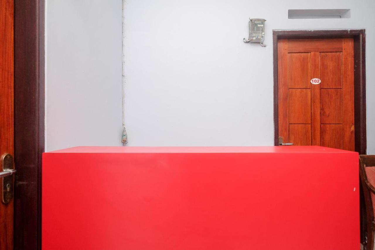 Hotel Reddoorz At Lapangan Bandara Sam Ratulangi Manado Exterior foto