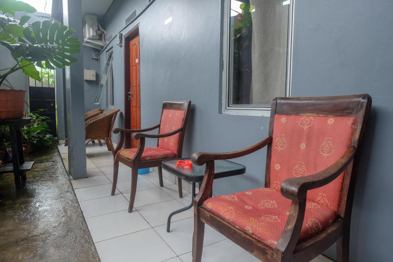 Hotel Reddoorz At Lapangan Bandara Sam Ratulangi Manado Exterior foto